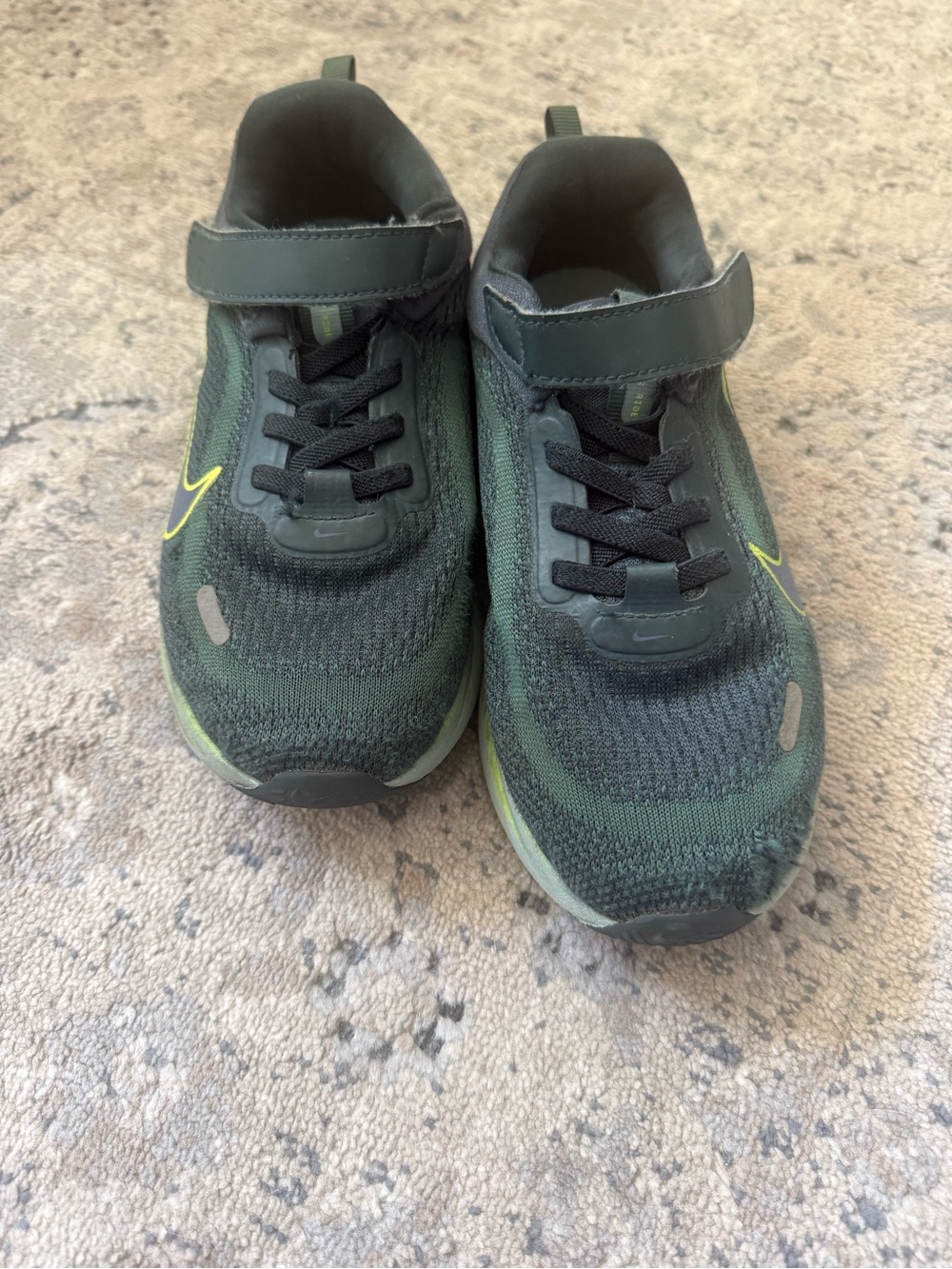 Nike Kids Green and Black Hook-and-Loop Athletic Sneakers